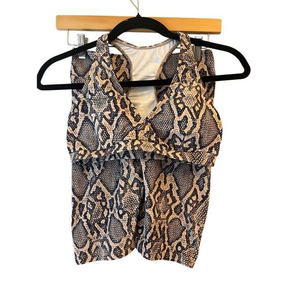 LiCi Fit workout Set size M/L in Python Scrunch Butt Bike Shorts & Racerback Bra - Picture 5 of 16